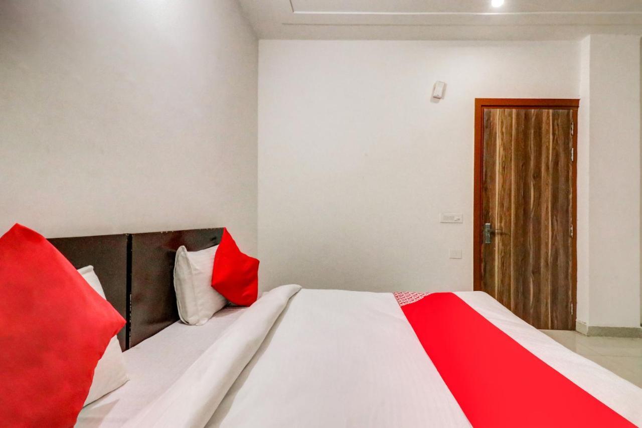 Oyo 71597 The Shivaay Residency Hotel Gurgaon Exterior foto